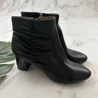 Botas de tornozelo femininas Bettye Muller tamanho 8.5 novas de couro preto salto bloco - Imagem 1 de 4
