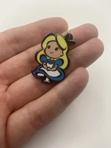Disney Trading Pin - Alice in Wonderland Cutie Stylized Character - Picture 1 of 5