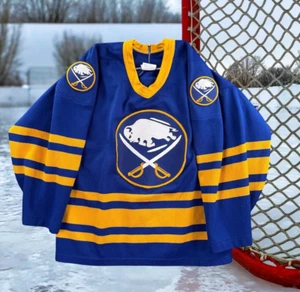 Maglia Hockey Buffalo Sabres Ragazzo XL Vintage CCM NHL Maska Patchwork Blu Ghiaccio - Foto 1 di 11