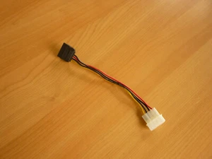 Molex kabel 4 pin male IDE naar SATA female 19 cm verloopstekker PC power - Photo 1/3