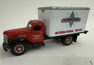 Furgoneta First Gear International KB-8 Dry Goods 1:34 fundido a presión Foto 1 de 4