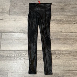 SPANX Leggings Extra Small Black Faux Leather Shiny Stretch High Waisted Vegan - Picture 1 of 10