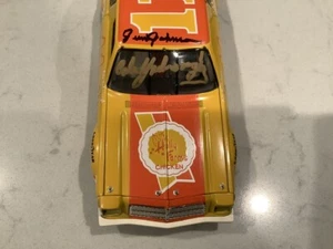 CALE YARBOROUGH & JOHNSON AUTOGRAPHED 1976 CHEVY MALIBU HOLLY FARMS DIECAST&CARD - Picture 1 of 16