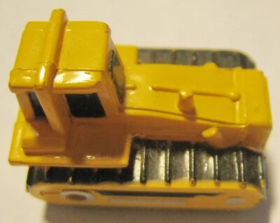 Small Yellow Bulldozer 3 centimeters long - Image 1 of 4