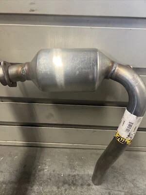 MagnaFlow 93611-AE Fits 2004 Dodge Dakota 4.7L V8 GAS SOHC Catalytic Converter - Image 1 of 4