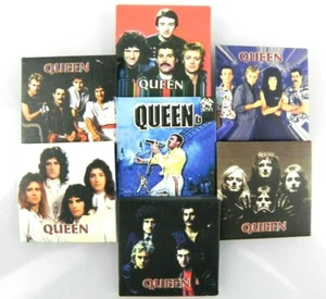 7 SPILLA Queen Vintage Anni '80 '90 Quadrata Da Collezione BROOCH PINS Pin Music - Imagen 1 de 2