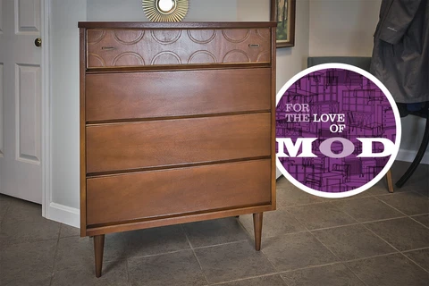 Mid Century Modern | Bassett Appreciation 4 Drawer Chest / Dresser in Walnut Cover