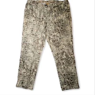 Ruby Rd. Petite Cropped Pants Size 16P Animal Print 27” Inseam - Image 1 of 4