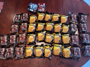 LOTE DE 40 MINI FIGURAS WIZKIDS HEROCLIX NUEVAS SELLADAS FOILPACK - Imagen 1 de 5