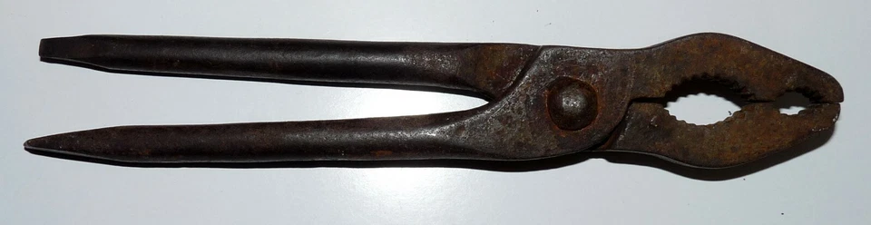 Outil ancien  Pince multiple - Usage multiple - Photo 1/1