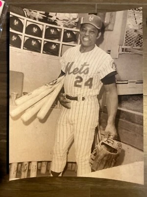 Willie Mays on the Mets. Vintage 11x14 Sepia toned photo - Image 1 of 2