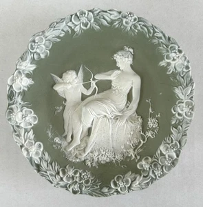 Antigua placa de pared de jaspe verde Schafer & Father Cupido y doncella - Imagen 1 de 9