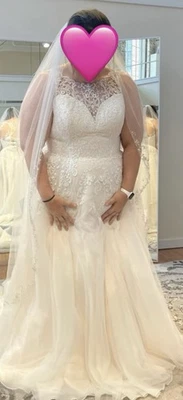 NEW Stella York #6675CR Size USA 26 Ivory Tulle & Lace. Zip Up Back & Buttons. - Image 1 of 4