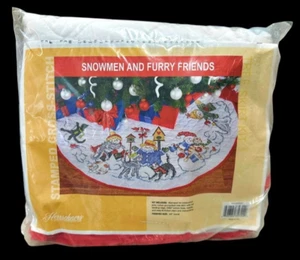 NUEVO Herrschners Estampado Punto de Cruz Árbol Falda Kit Muñecos de Nieve y Amigos Peludos - Imagen 1 de 5