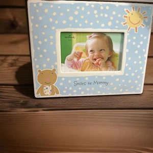 Hallmark 4 X 6 Baby Photo Frame “Smiles For Mommy” - Picture 1 of 2
