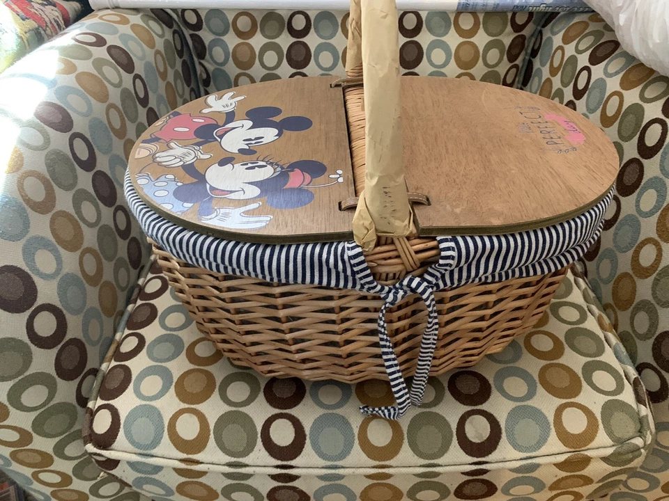 Picnic Time Disney Classics Mickey and Minnie Mouse Country Basket With Liner