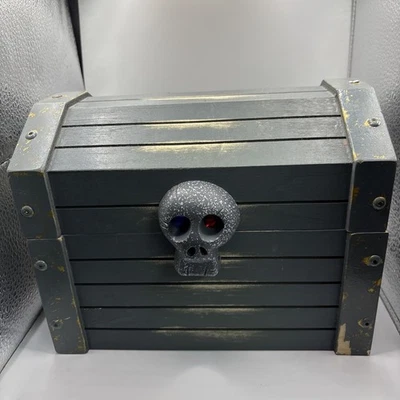 Wooden Pirate Treasure Chest With Hidden Floor Board! Melissa And Doug. - Imagem 1 de 4