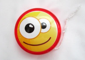 Emoji Emoticon Red Cute Smiling Emoji 2.25"Light-Up String Yo Yo Toy-Brand New! - Picture 1 of 3