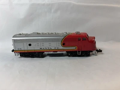 N-Scale Bachmann Santa Fe F7-A Dummy Non-Powered Diesel Locomotive #215 - Image 1 of 4