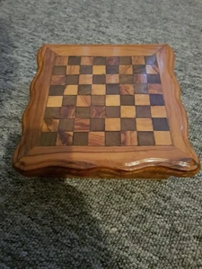 beautiful vintage wooden game box chess/draughts/dominoes/solitaire complete - Picture 1 of 3