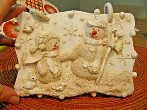 Snow Couple out for a Stroll-Christmas Plaster Plaque-7x5 inches-Cream Color - Picture 1 of 12