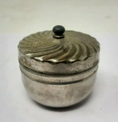 Caja de tabaco de tabaco de colección rara tallada a mano de latón grabado floral forma redonda Foto 1 de 4