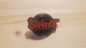Slipknot Pin - Anstecker - Schwarz - Fan Artikel - Sammel Pin - Metalhead #1 - Imagen 1 de 2