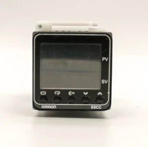 Omron Automation E5CC-RX2ABM-800 1/16 DIN Relay Out Temperature Controller - Picture 1 of 3