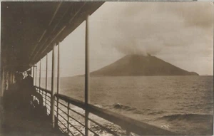 ITALIAN MATT RP POSTCARD STROMBOLI VOLCANO FROM PASSONG SHIP C1912 - Foto 1 di 2