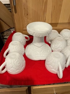 McKee Glass The Concord Milk Glass 13 tazas y base de ponche ~ soporte para velas - Imagen 1 de 2