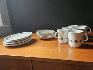 J & G Meakin Studio Pottery Snowflake Design Cups Saucers and Side Plates x 6 - Picture 1 of 4