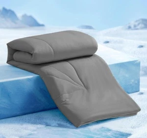 Arc-Chill Cooling Blanket - Reversible Design - Picture 1 of 7