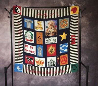 Bufanda de seda con eslogan Moschino años 90 Foto 1 de 4