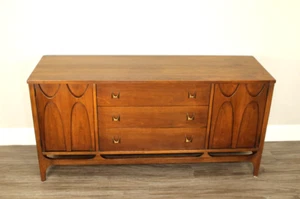 American Mahogany Broyhill Mid Century Sideboard - Picture 1 of 11