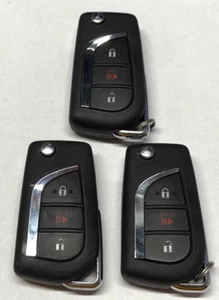 LOT OF 3 OEM TOYOTA FLIP KEY FOB LOT KEYLESS ENTRY  HYQ12BFW - Picture 1 of 3