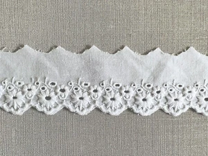 Vintage Cotton Broderie Anglaise Lace Trim Eyelet Flowers White 60mm by meter - Picture 1 of 8