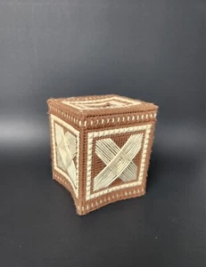 Plastic Canvas Brown And Cream Square Pattern Tissue Box Cover - Picture 1 of 6