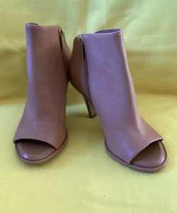 Vince Camuto Peeptoe Leder Stiefeletten 4" Absatz Größe 6 - Bild 1 von 9