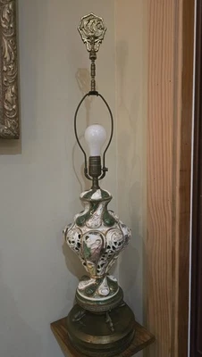 Lámpara de mesa figurativa cerámica ornamentada vintage base de delfín de latón funcionando 33 pulgadas de alto Foto 1 de 4