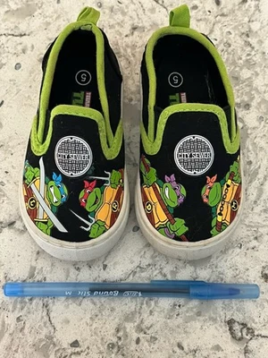 Zapatos sin cordones de lona Nickelodeon TMNT NINJA TURTLES talla 5 para niños pequeños Foto 1 de 4