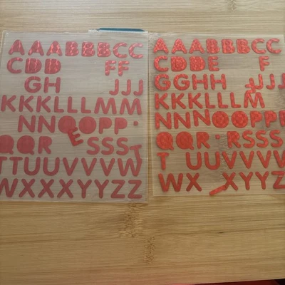 Pegatinas alfabeto prismático rojo de colección Foto 1 de 4
