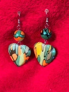 Wild & Bold Abstraktes Design Herz Ohrringe Ohrhänger Orange Grün Gelb Schwarz - Bild 1 von 3
