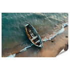 islandburner Premium Poster Kleines Boot sanft an einem sandigen Strand nahe der