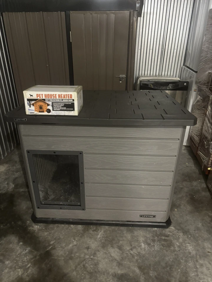 Casa grande de lujo para perros exterior protegida ped grande aislado Foto 1 de 4