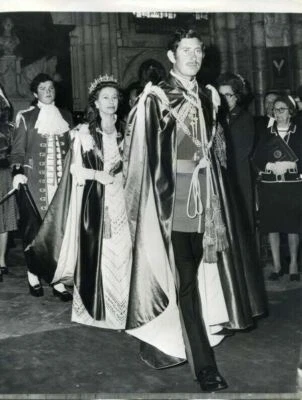 Foto original estampada de la familia real de la reina Isabel príncipe Carlos Eduardo 1975 Foto 1 de 2