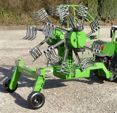 SCHWADER ANHÄNGER mit ELEKTRO-FUNKTION Größe 45cm für RC Traktor Fendt    412411 - Bild 1 von 4