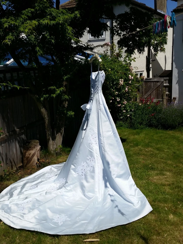 STUNNING Maggie Sottero Women's Wedding Dress Size 10 / 12 / 14 - Image 1 of 4