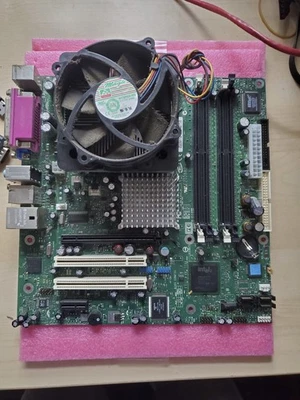 Intel D915GAG Motherboard, Intel Pentium 4 @ 2.66ghz , CPU Cooler - Image 1 of 4