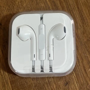 apple wired earbuds New - Picture 1 of 4