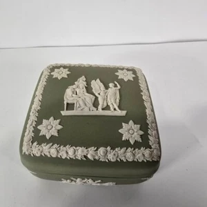 CAJA Y TAPA BARATIJA VERDE VINTAGE 1905 WEDGWOOD JASPE WARE 4”X4”X2” NEOCLÁSICA - Imagen 1 de 11